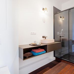 Deluxe Double Room Shower